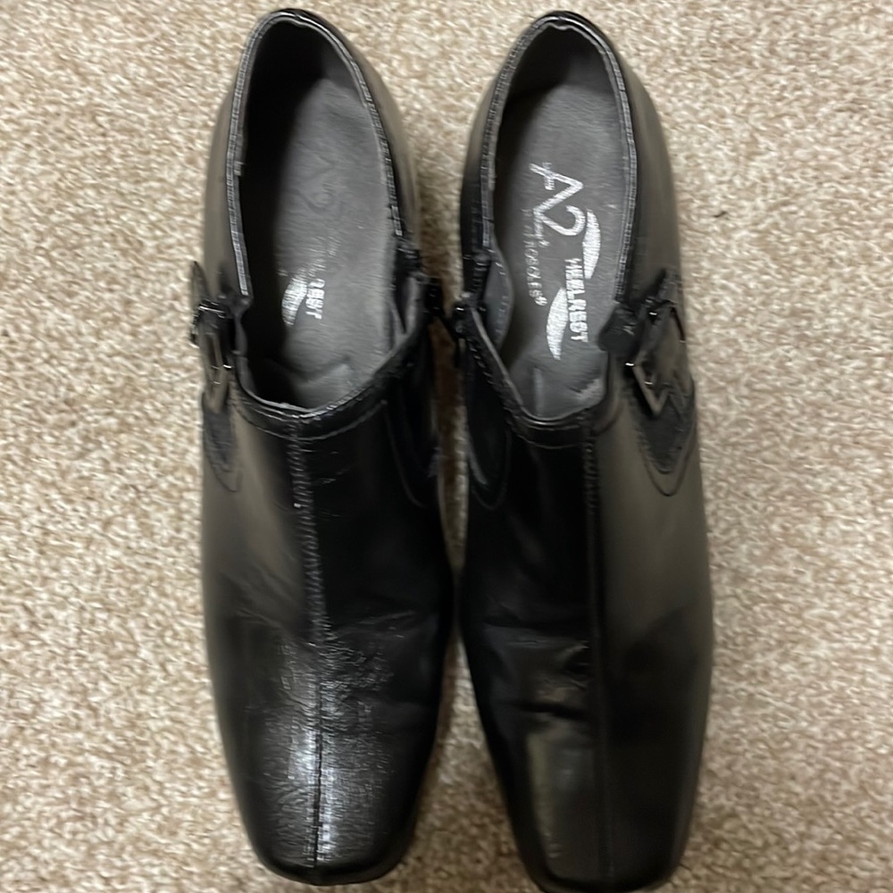 Black size 6.5 ankle boot